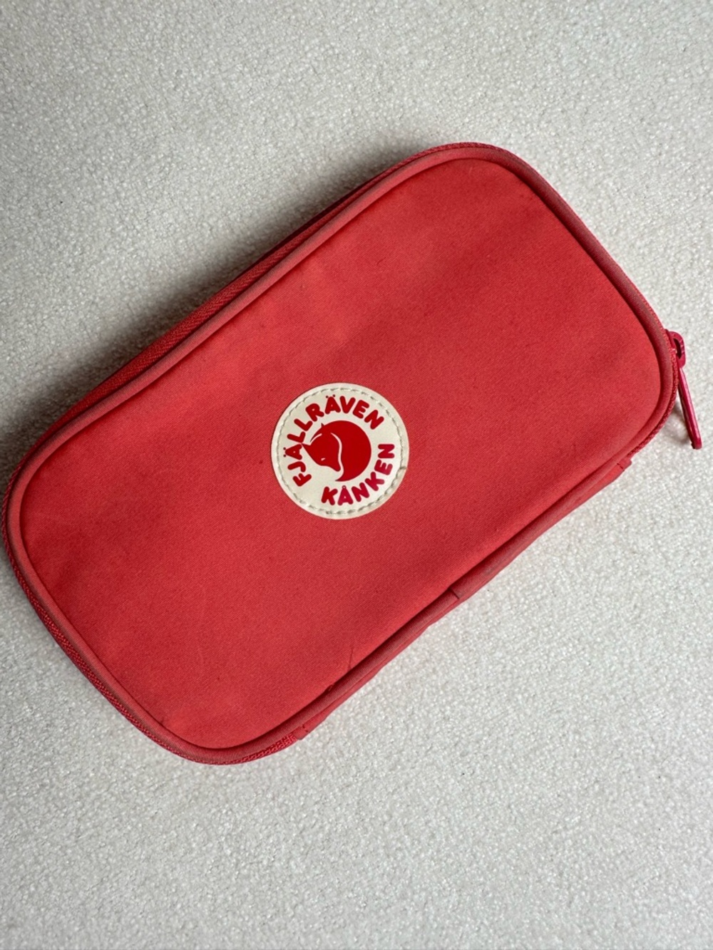 Fjällräven Kånken Travel Wallet in Salmon Pink Water Resistant Passport Holder